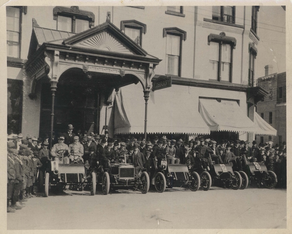 1904 - Cars and drivers, Clarendon Hotel - Old photographs of hotels in Winnipeg (1886-1947)