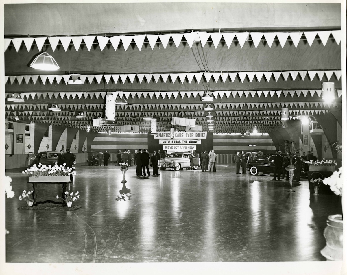 1940ca - Cars on display at car show