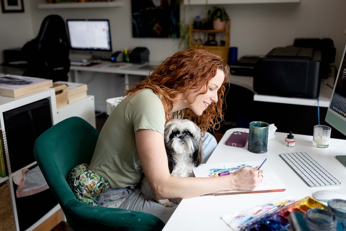 Wildlife Artist Lisa Whitehouse Painting rainbow pet portraits with Luna always at my side