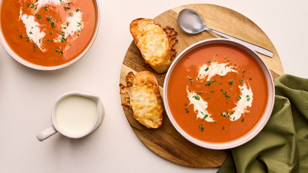 Recipe for Tomato Soup With Cheesy Crostinis