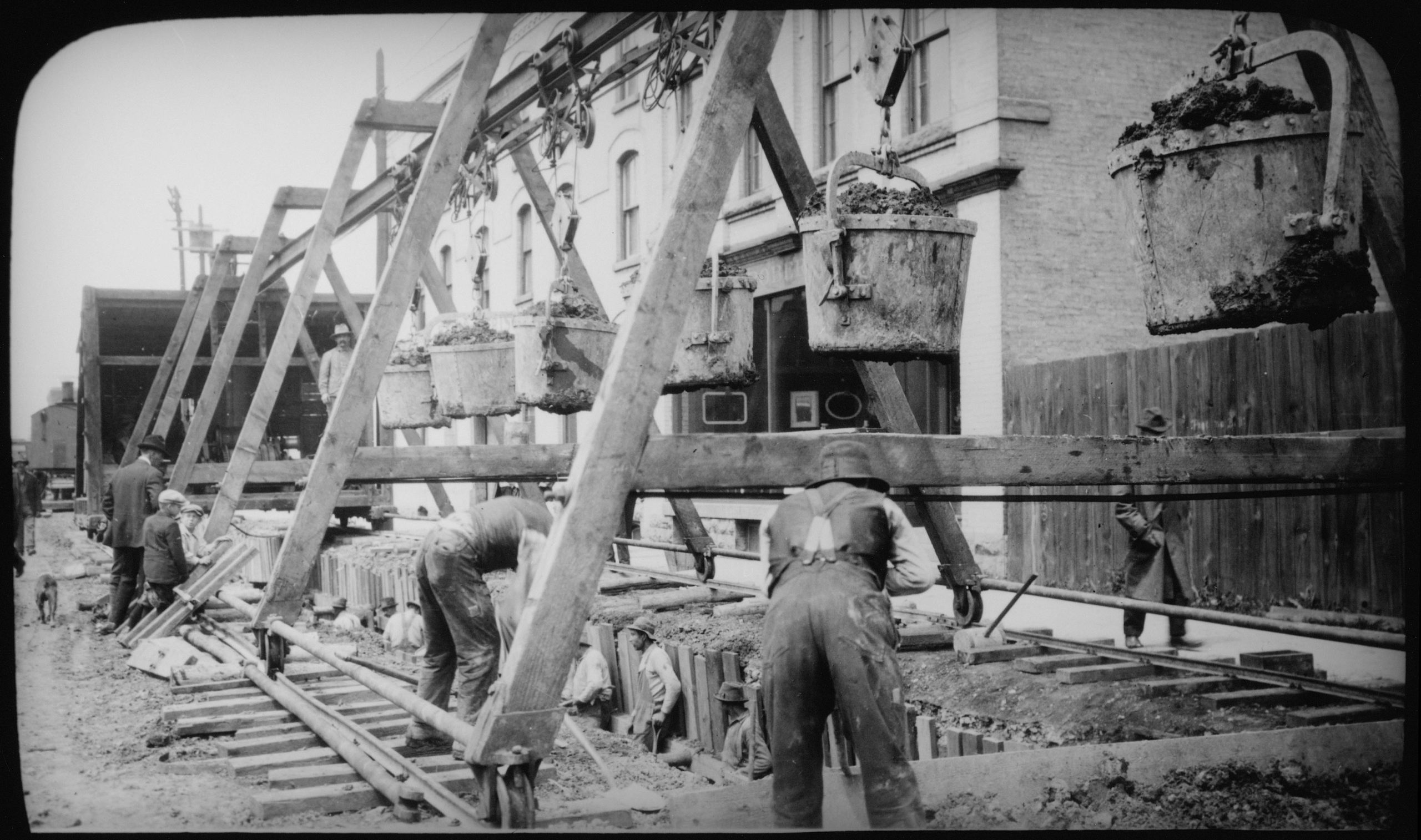 1918-View of men mucking trench for 48-inch diameter Branch 1 aqueduct at Sta. 169+00 on Pacific Avenue