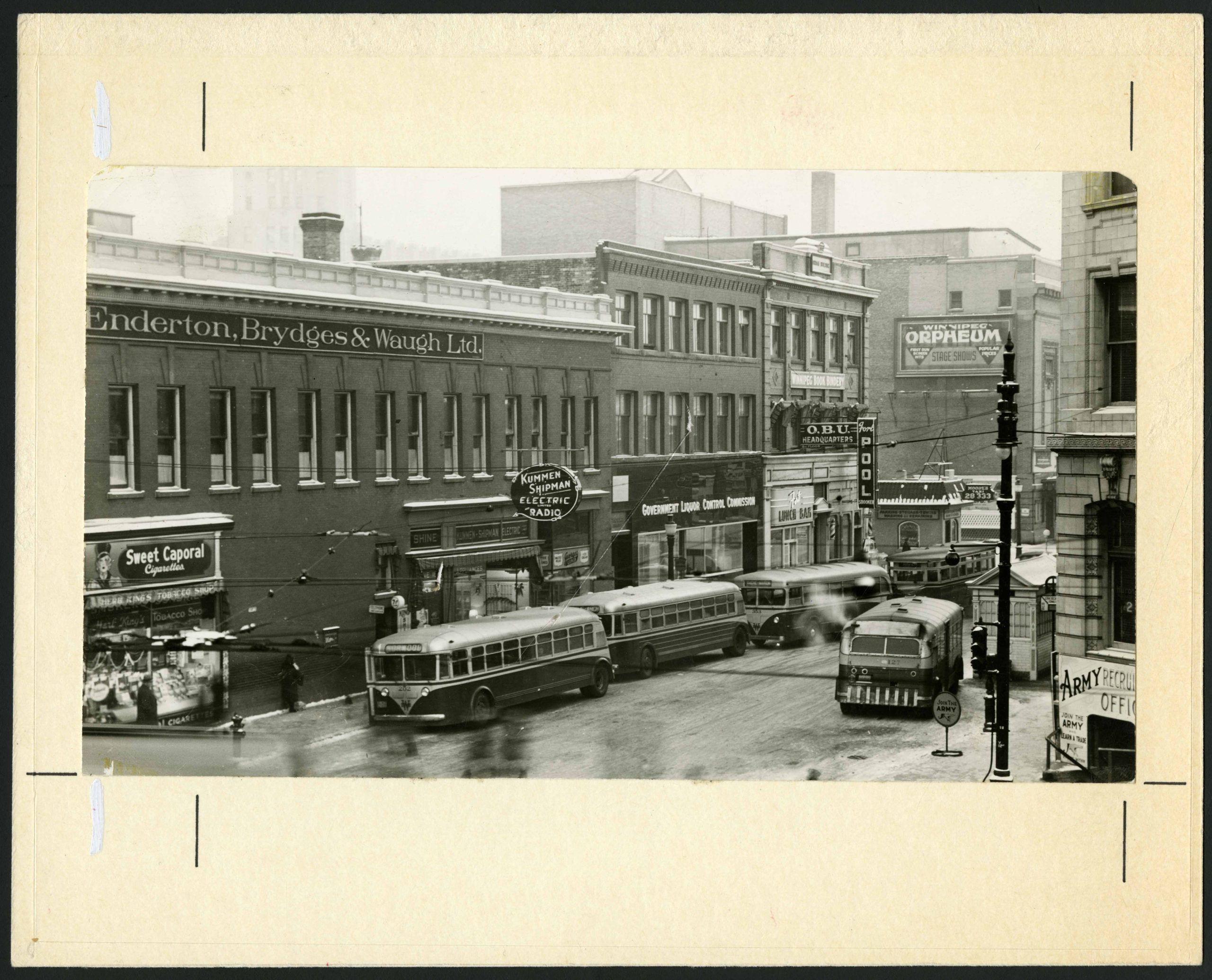 1940?-Gasoline Buses on Fort Street