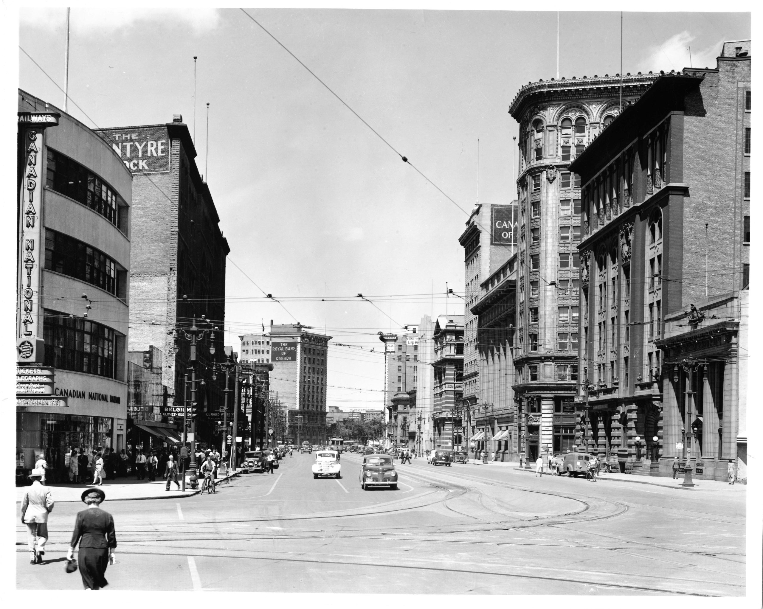 1941-Portage Avenue and Main Street looking north