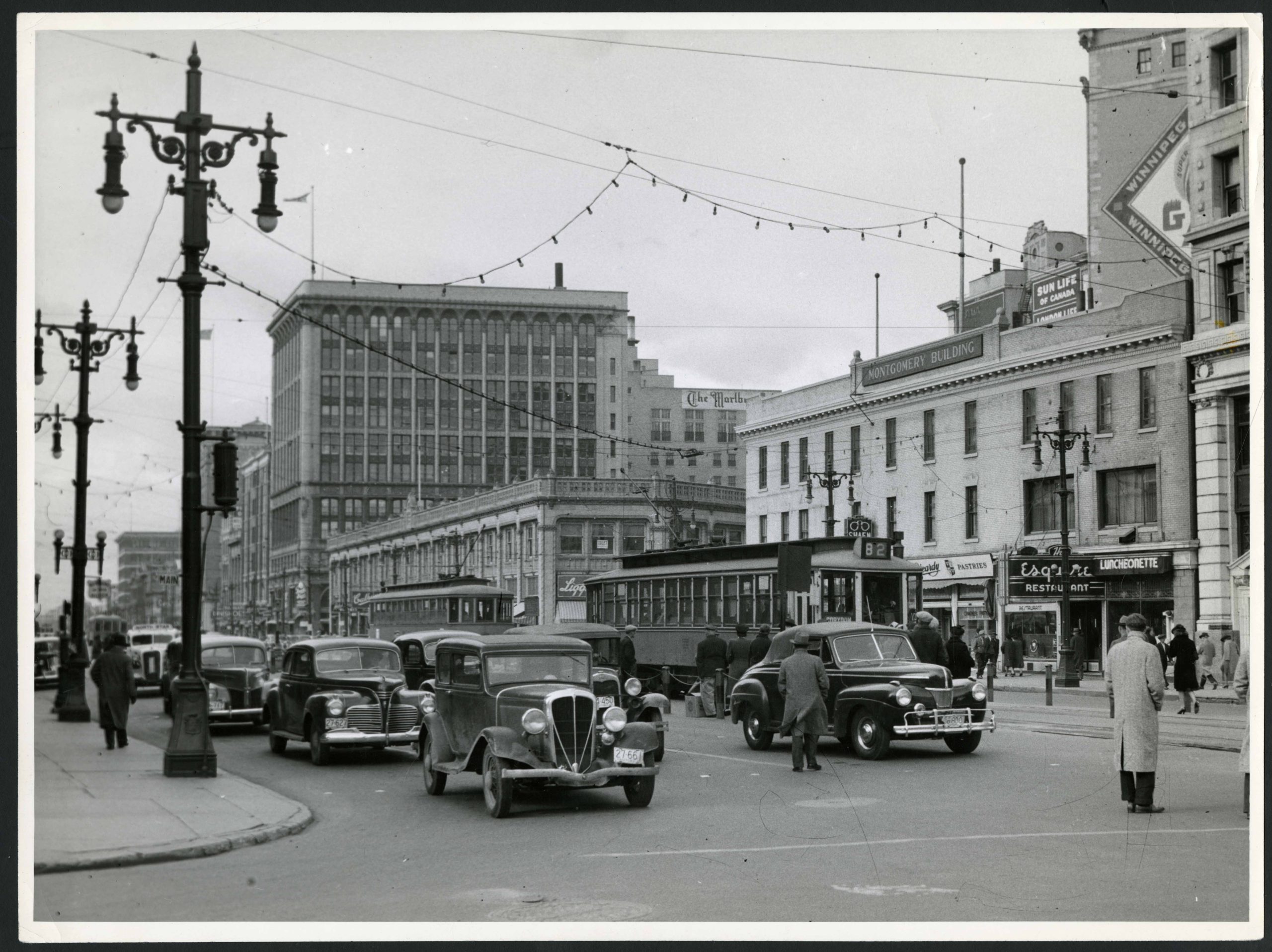 1945-Loading a Streetcar on Portage Avenue by the Montgomery Building